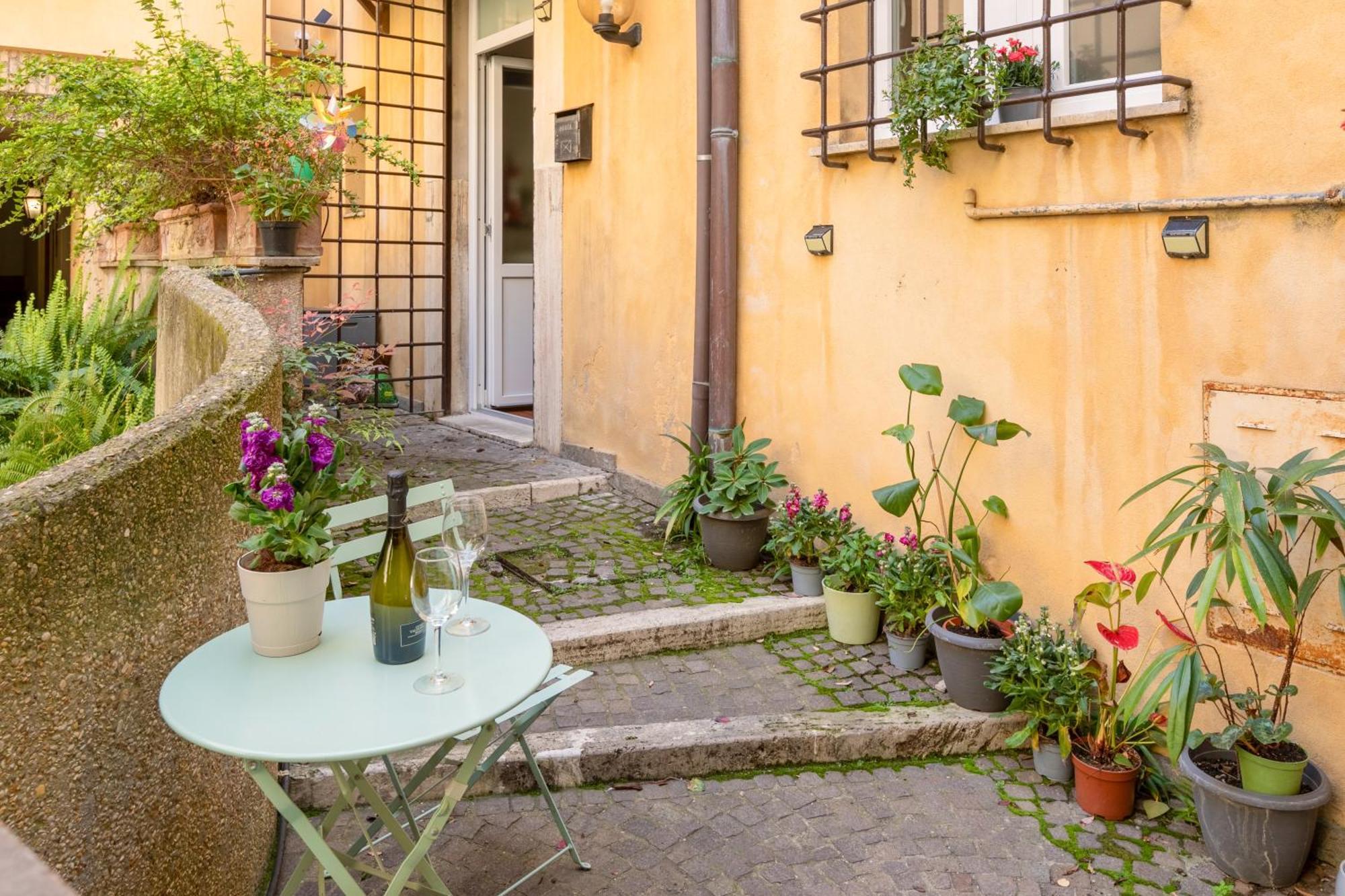 Quiet Trevi Fountain Apartment With Patio And Backyard Roma Exterior foto